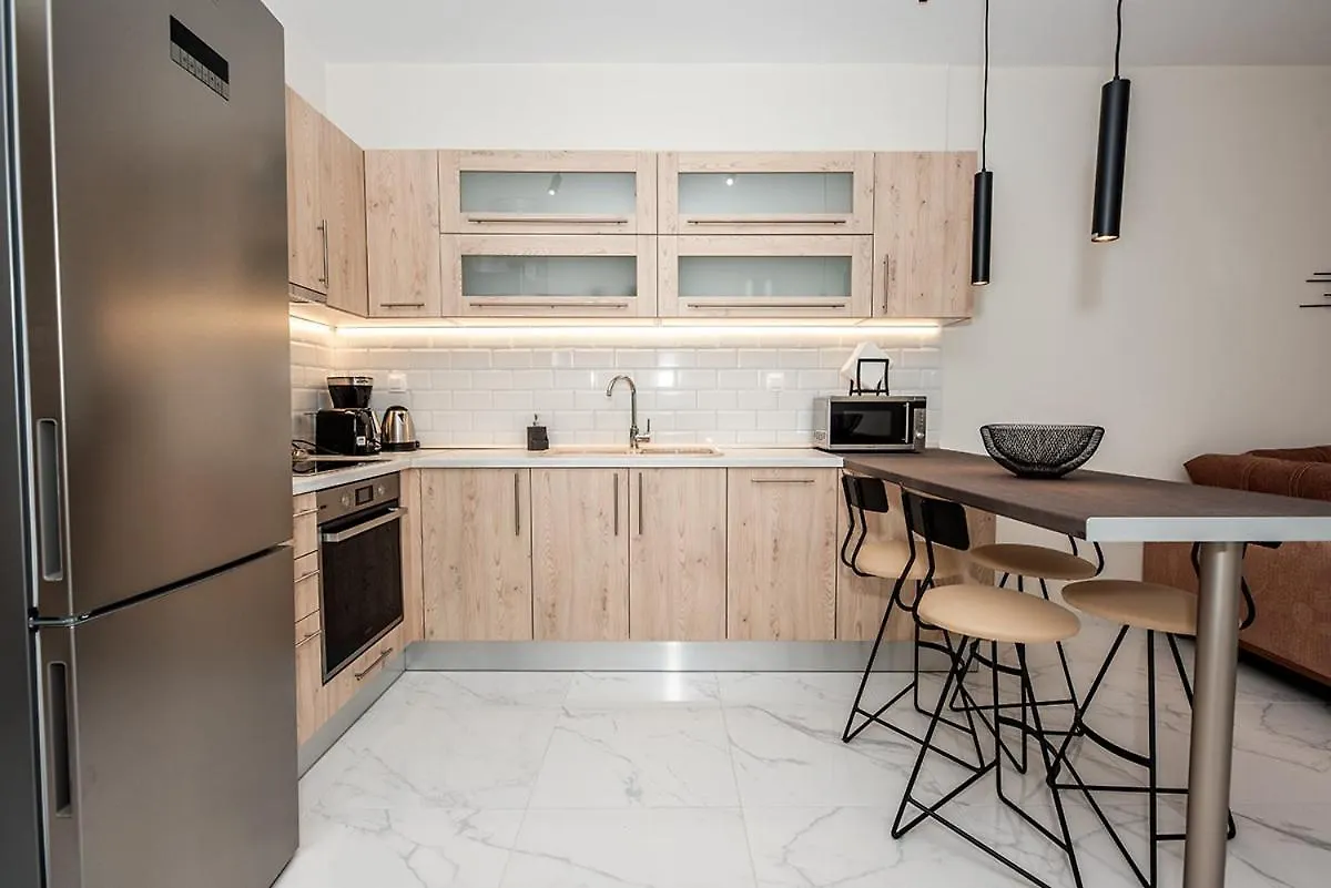 Central Luxury Apartment سالونيك